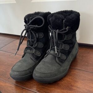 UGG Nadja black waterproof leather and sheepskin rain snow winter boots